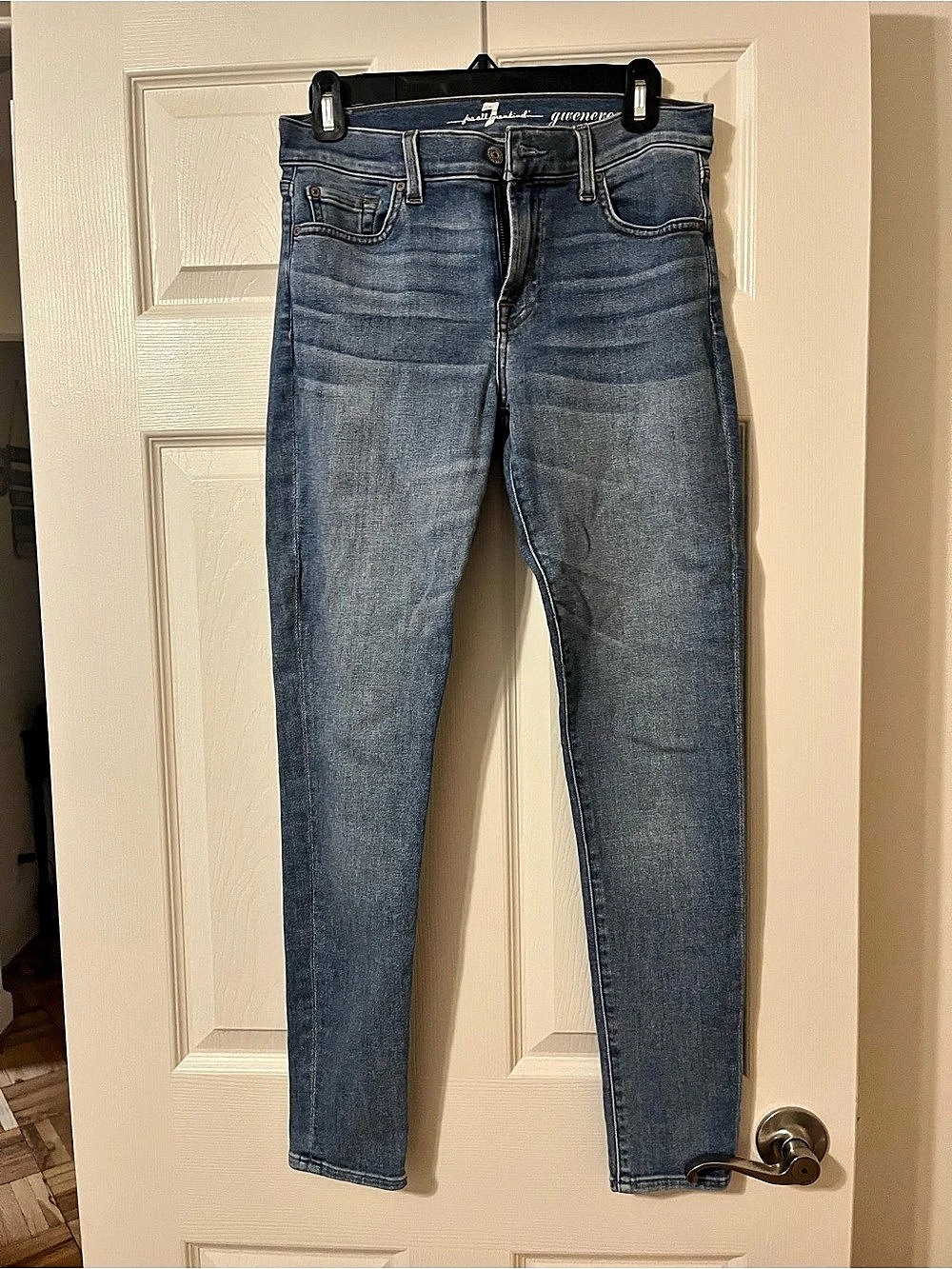 7 For All Mankind size 27 Blue Skinny Jeans, broken zipper